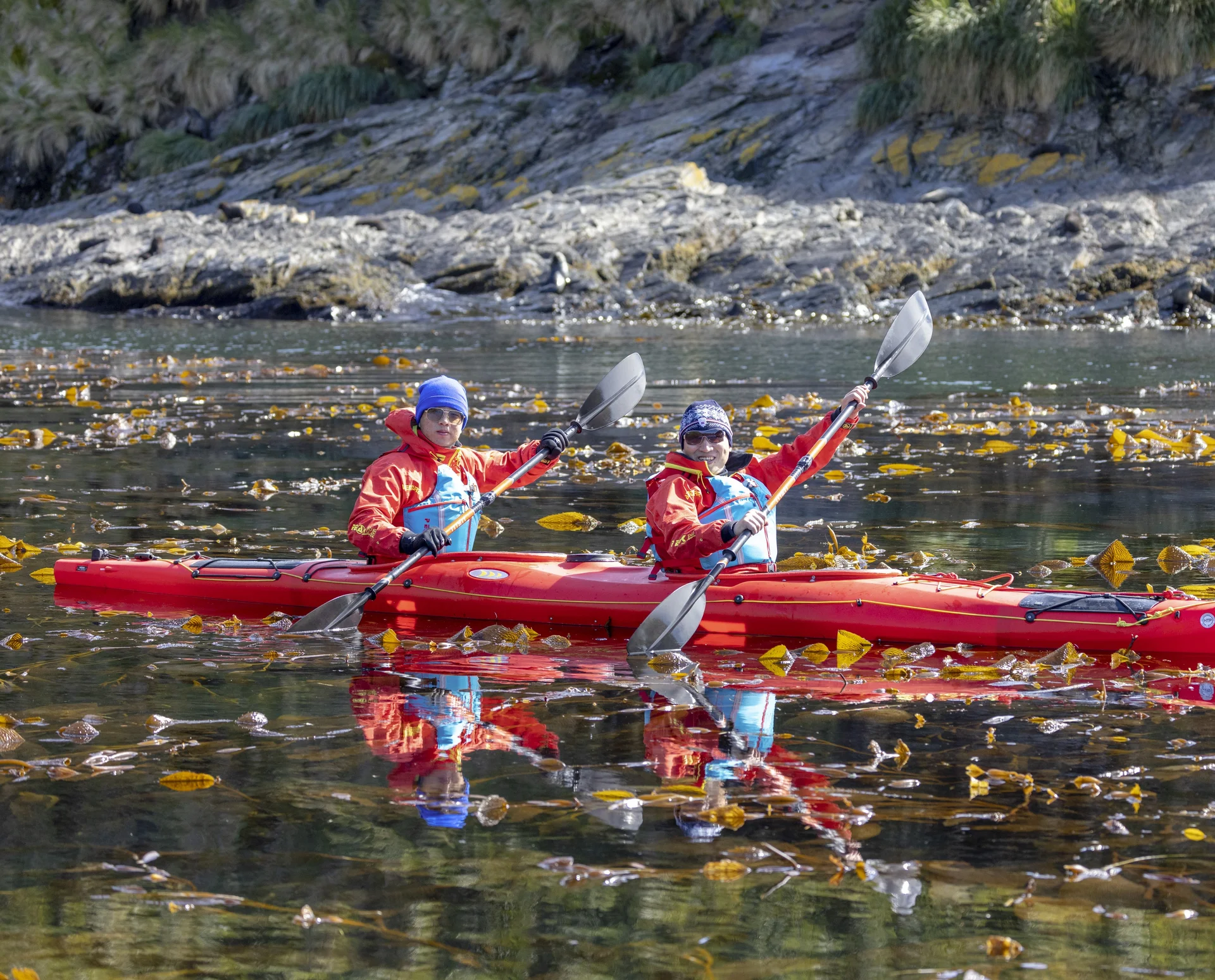 Каякинг среди драматичных островных пейзажей