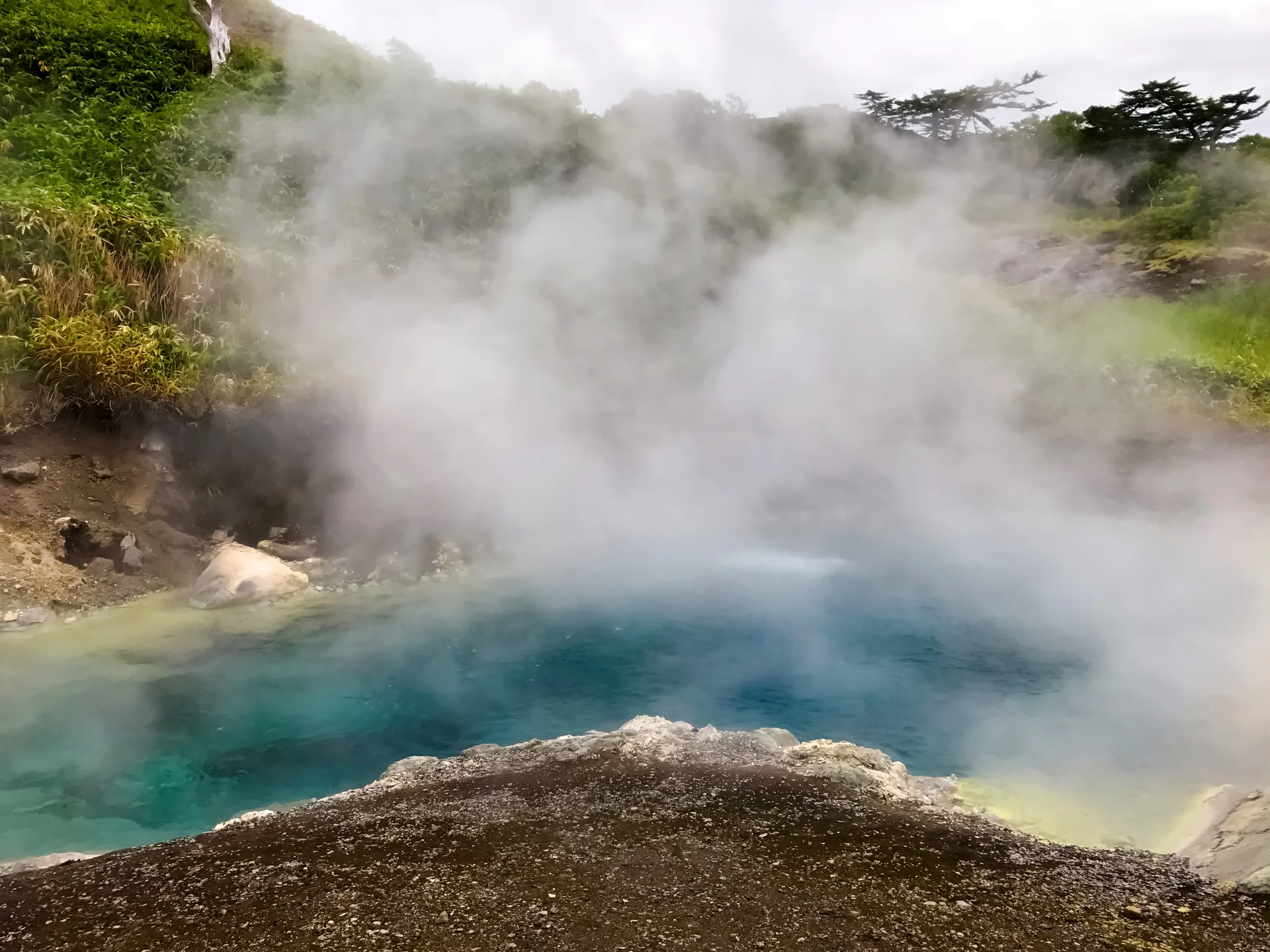 9 день.
Итуруп —
Белые скалы и вулкан Баранского
