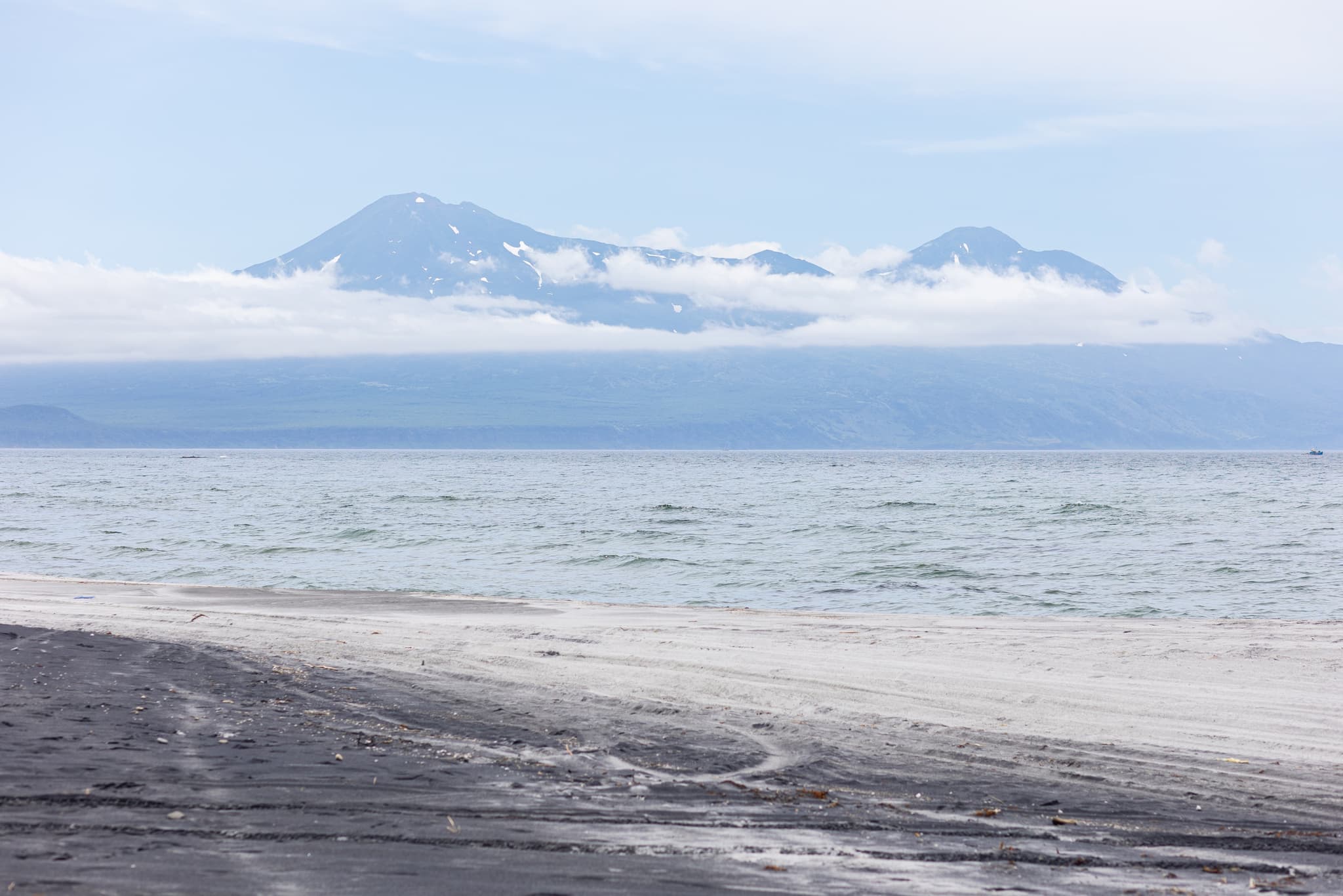 Восхождения на вулканы и живописные треккинги