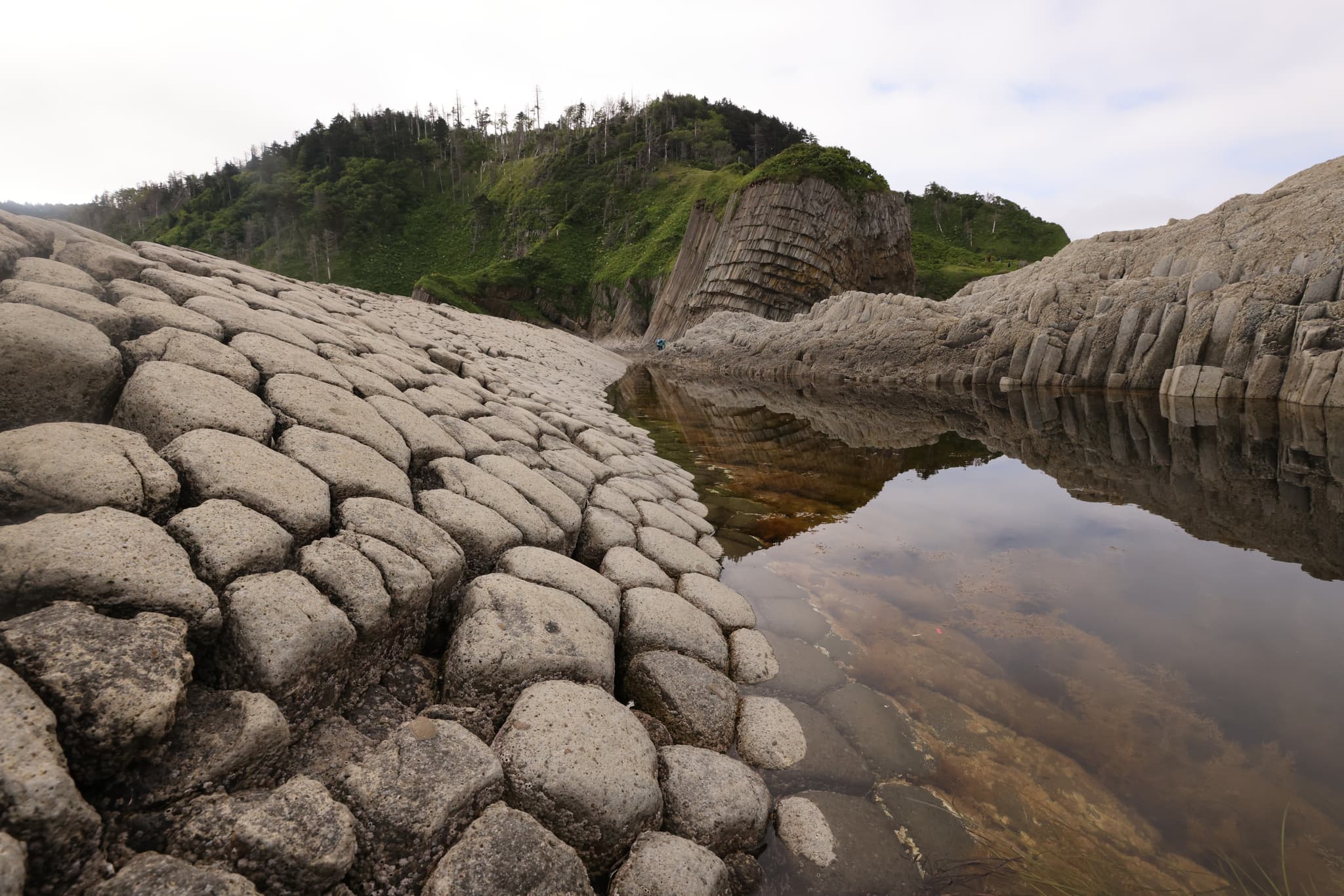 Вулкан Головнина и Мыс Столбчатый на Кунашире