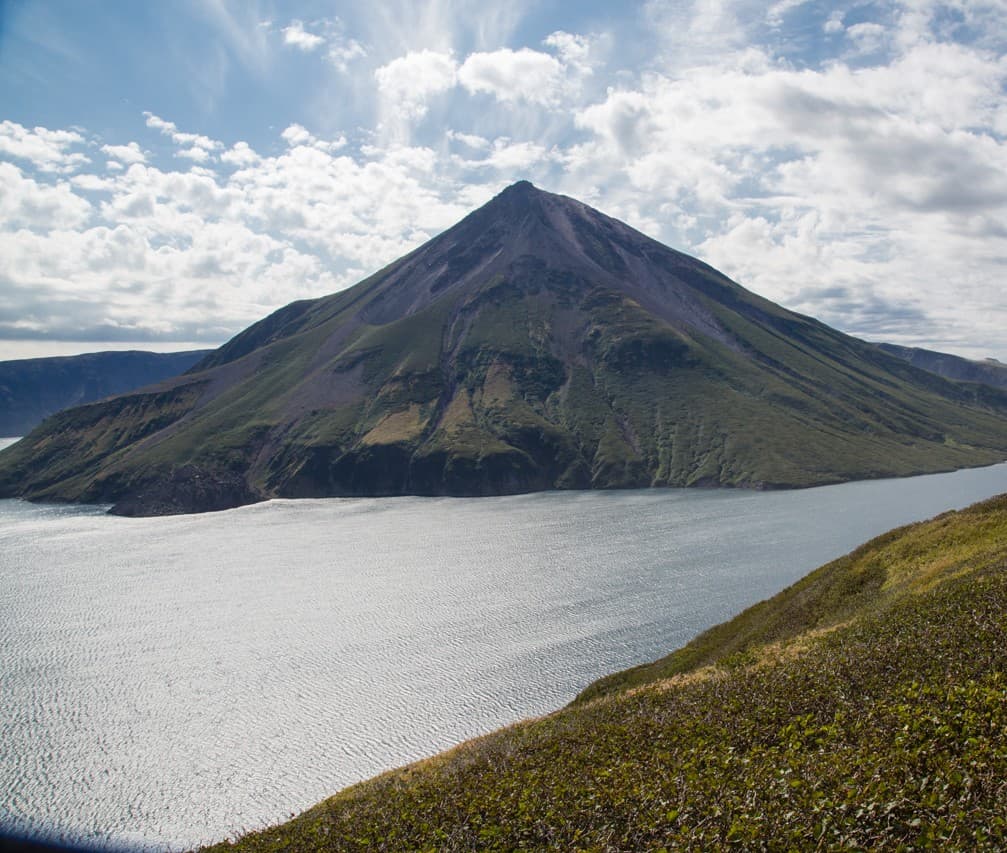 Вулкан Креницына. Кольцевой хребет